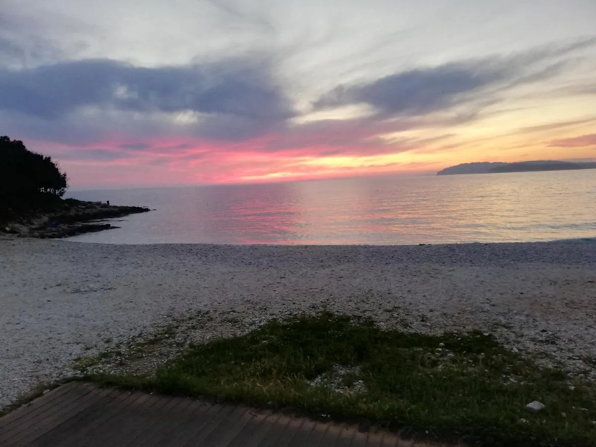 Apartment Sara Pomer 0*,  Croatia